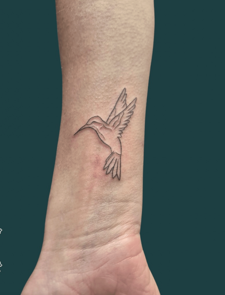 fineline  vogel tattoo gezet door tattu marru