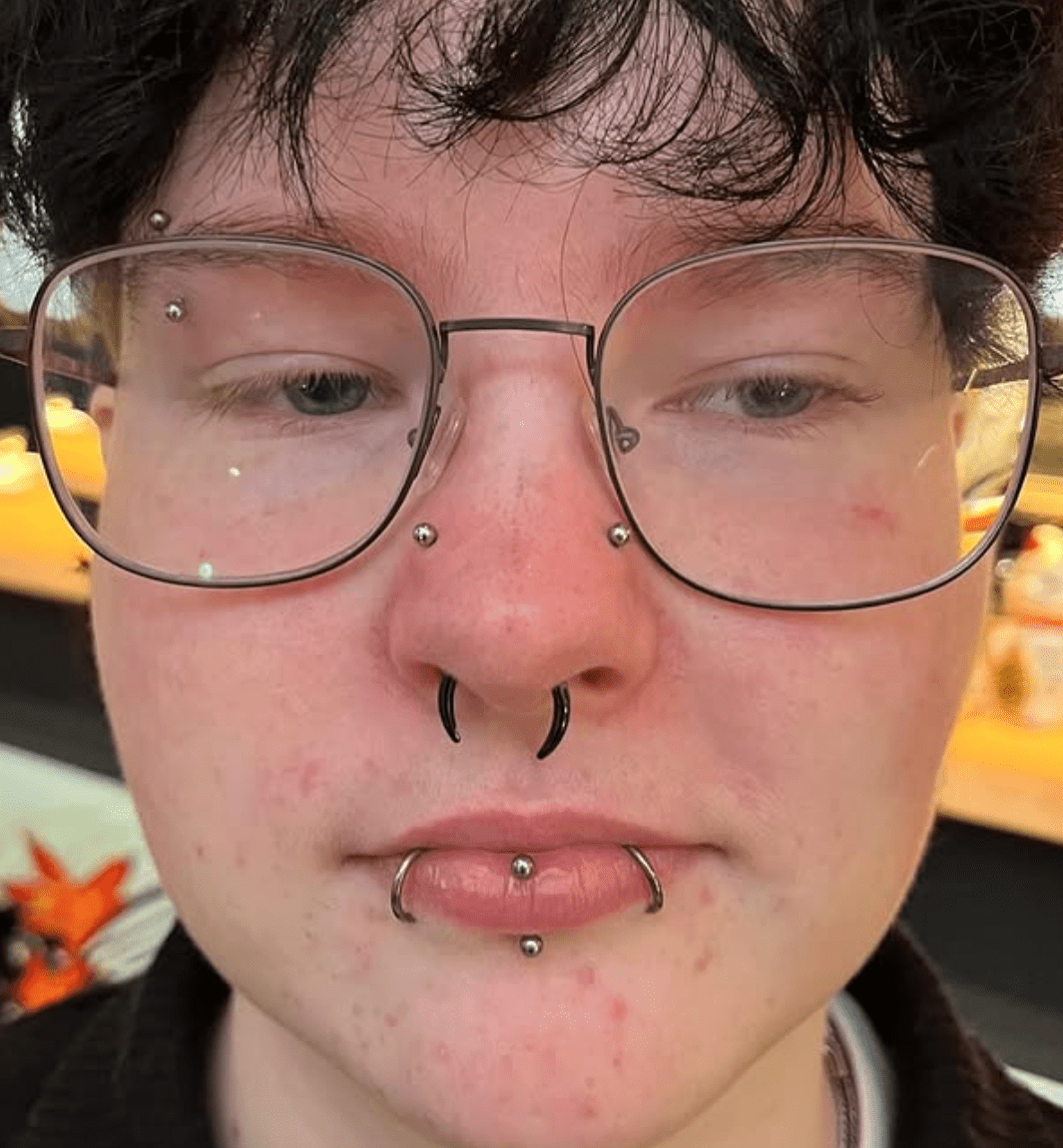 high nostrils gepierced bij lextremiste